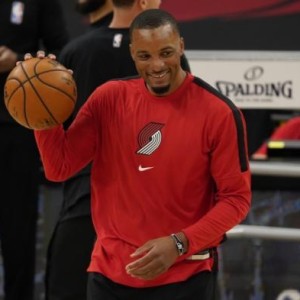 开拓者三后卫迎战掘金 鲍威尔或扮演奇兵角色